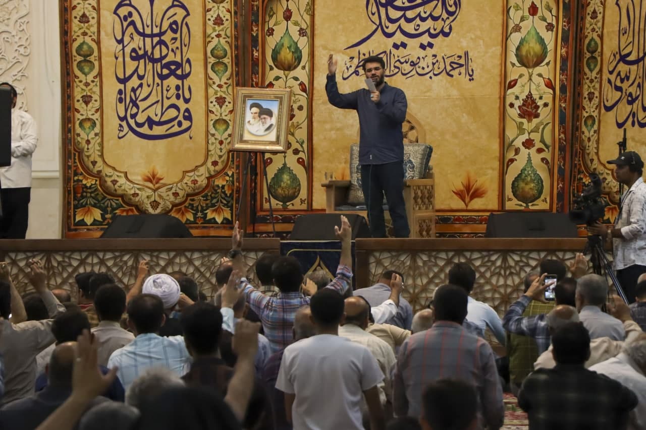 photo 2025 05 04 00 25 53 - تصاویر| مراسم جشن شب بزرگداشت حضرت احمد بن موسی الکاظم شاهچراغ علیه‌السلام در حرم مطهر