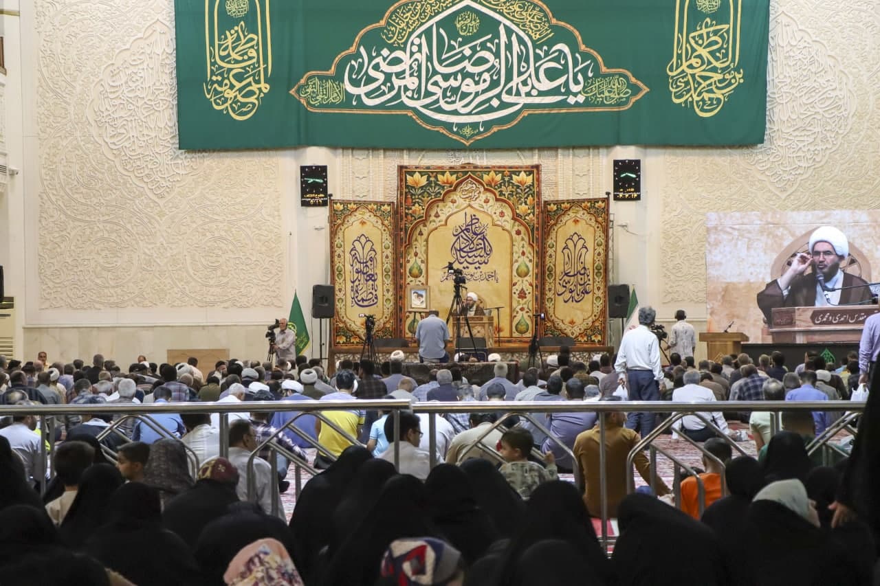 photo 2025 05 04 00 25 55 3 - تصاویر| مراسم جشن شب بزرگداشت حضرت احمد بن موسی الکاظم شاهچراغ علیه‌السلام در حرم مطهر