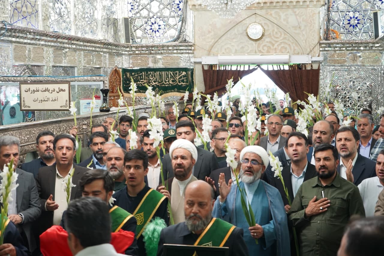 photo 2025 05 04 11 39 51 - تصاویر| زائران، خادمان و مسئولان با حضور در آستان حضرت شاهچراغ علیه‌السلام، عرض ارادت کردند و پیمان خادمی خود را از نو بستند.