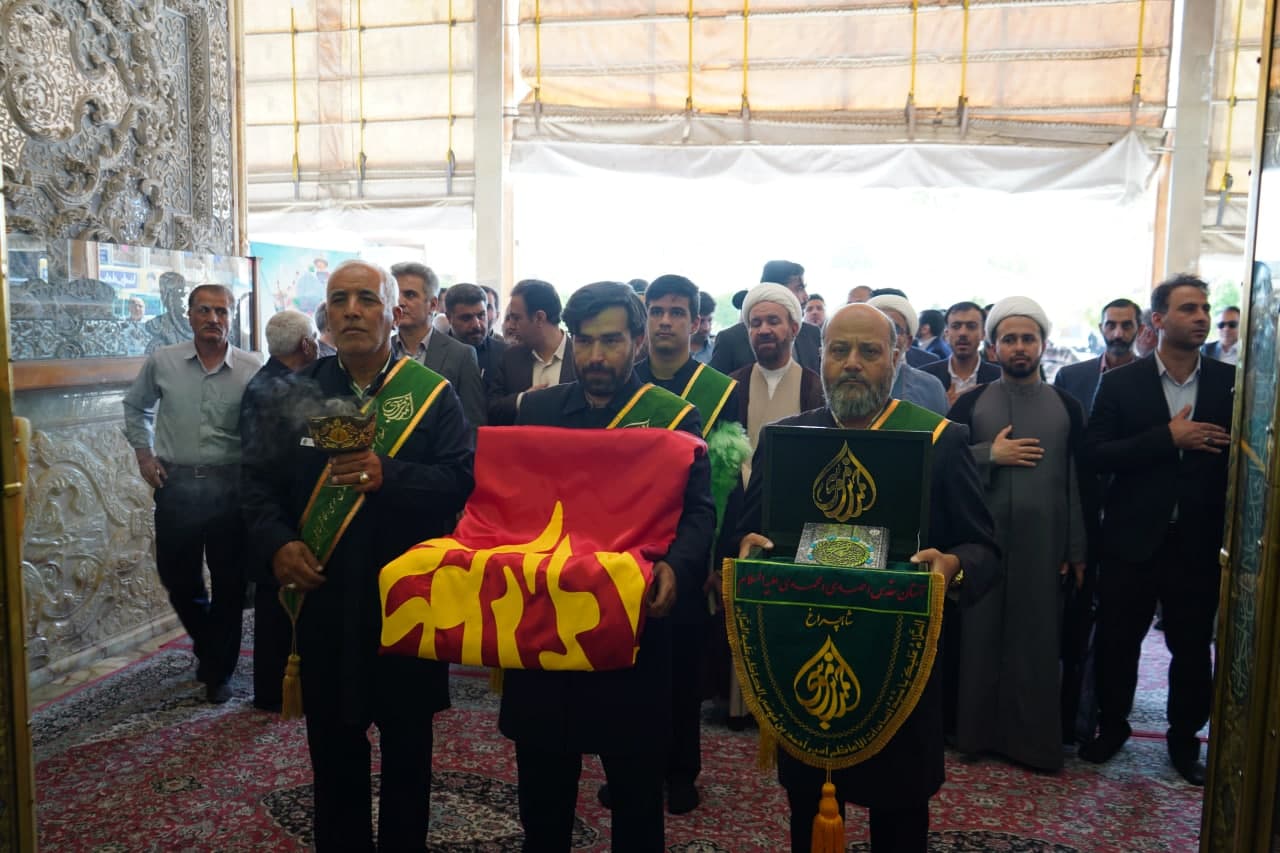 photo 2025 05 04 11 39 55 2 - تصاویر| زائران، خادمان و مسئولان با حضور در آستان حضرت شاهچراغ علیه‌السلام، عرض ارادت کردند و پیمان خادمی خود را از نو بستند.