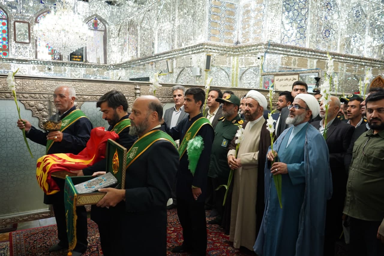 photo 2025 05 04 11 40 01 2 - تصاویر| زائران، خادمان و مسئولان با حضور در آستان حضرت شاهچراغ علیه‌السلام، عرض ارادت کردند و پیمان خادمی خود را از نو بستند.