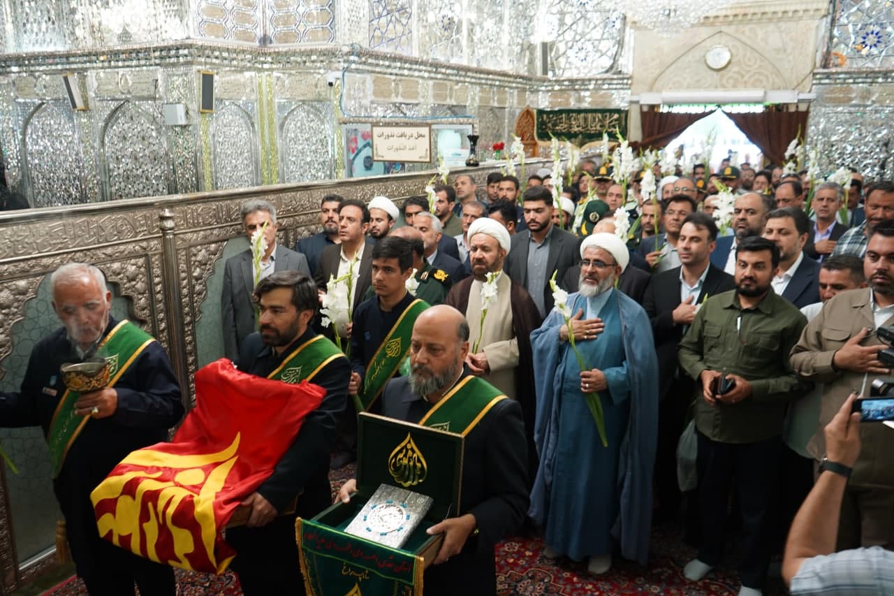 photo 2025 05 04 11 40 04 - تصاویر| زائران، خادمان و مسئولان با حضور در آستان حضرت شاهچراغ علیه‌السلام، عرض ارادت کردند و پیمان خادمی خود را از نو بستند.