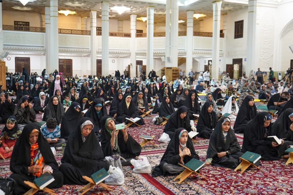 photo 2025 05 05 22 14 56 2 1024x682 - چهاردهمین محفل انس با قرآن کریم «بُشری» به مناسبت بزرگداشت حضرت احمد بن موسی الکاظم شاهچراغ علیه السلام