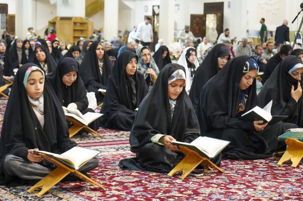 photo 2025 05 05 22 14 57 2 1024x682 - چهاردهمین محفل انس با قرآن کریم «بُشری» به مناسبت بزرگداشت حضرت احمد بن موسی الکاظم شاهچراغ علیه السلام