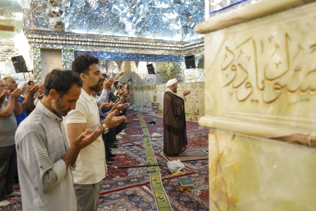 photo 2025 05 05 22 14 58 1024x682 - چهاردهمین محفل انس با قرآن کریم «بُشری» به مناسبت بزرگداشت حضرت احمد بن موسی الکاظم شاهچراغ علیه السلام