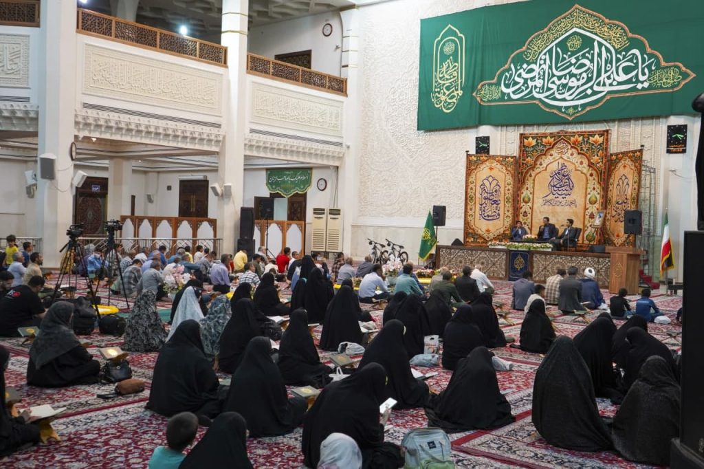 photo 2025 05 05 22 15 00 2 1024x682 - چهاردهمین محفل انس با قرآن کریم «بُشری» به مناسبت بزرگداشت حضرت احمد بن موسی الکاظم شاهچراغ علیه السلام