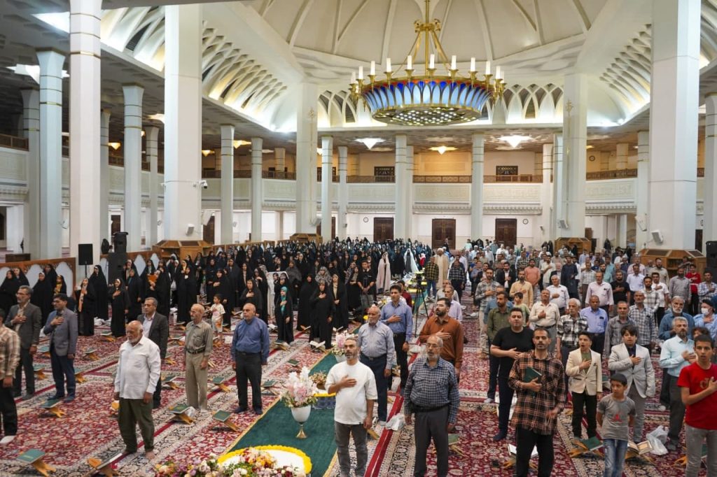 photo 2025 05 05 22 15 00 3 1024x682 - چهاردهمین محفل انس با قرآن کریم «بُشری» به مناسبت بزرگداشت حضرت احمد بن موسی الکاظم شاهچراغ علیه السلام