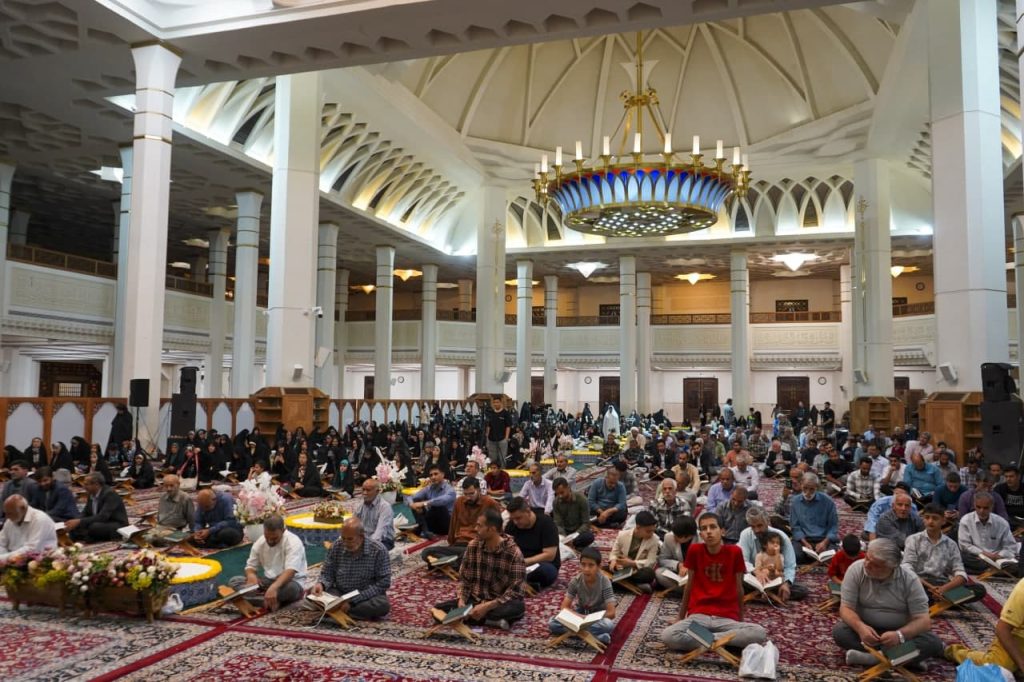 photo 2025 05 05 22 15 01 2 1024x682 - چهاردهمین محفل انس با قرآن کریم «بُشری» به مناسبت بزرگداشت حضرت احمد بن موسی الکاظم شاهچراغ علیه السلام