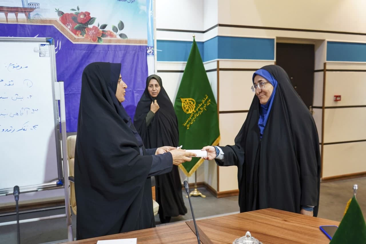 photo 2025 05 06 21 25 56 - تصاویر | هفدهمین کارگاه ‌مشاوره اختصاصی‌‌ ویژه‌ زوجین بمناسبت دهه کرامت در حرم مطهر حضرت شاهچراغ علیه السلام