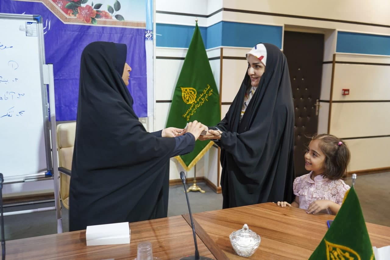 photo 2025 05 06 21 26 00 2 - تصاویر | هفدهمین کارگاه ‌مشاوره اختصاصی‌‌ ویژه‌ زوجین بمناسبت دهه کرامت در حرم مطهر حضرت شاهچراغ علیه السلام