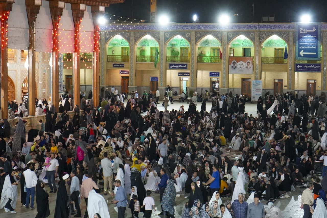 photo 2025 05 08 21 15 01 - تصاویر | شب میلاد امام رضا علیه‌السلام در حرم مطهر حضرت شاهچراغ علیه‌السلام