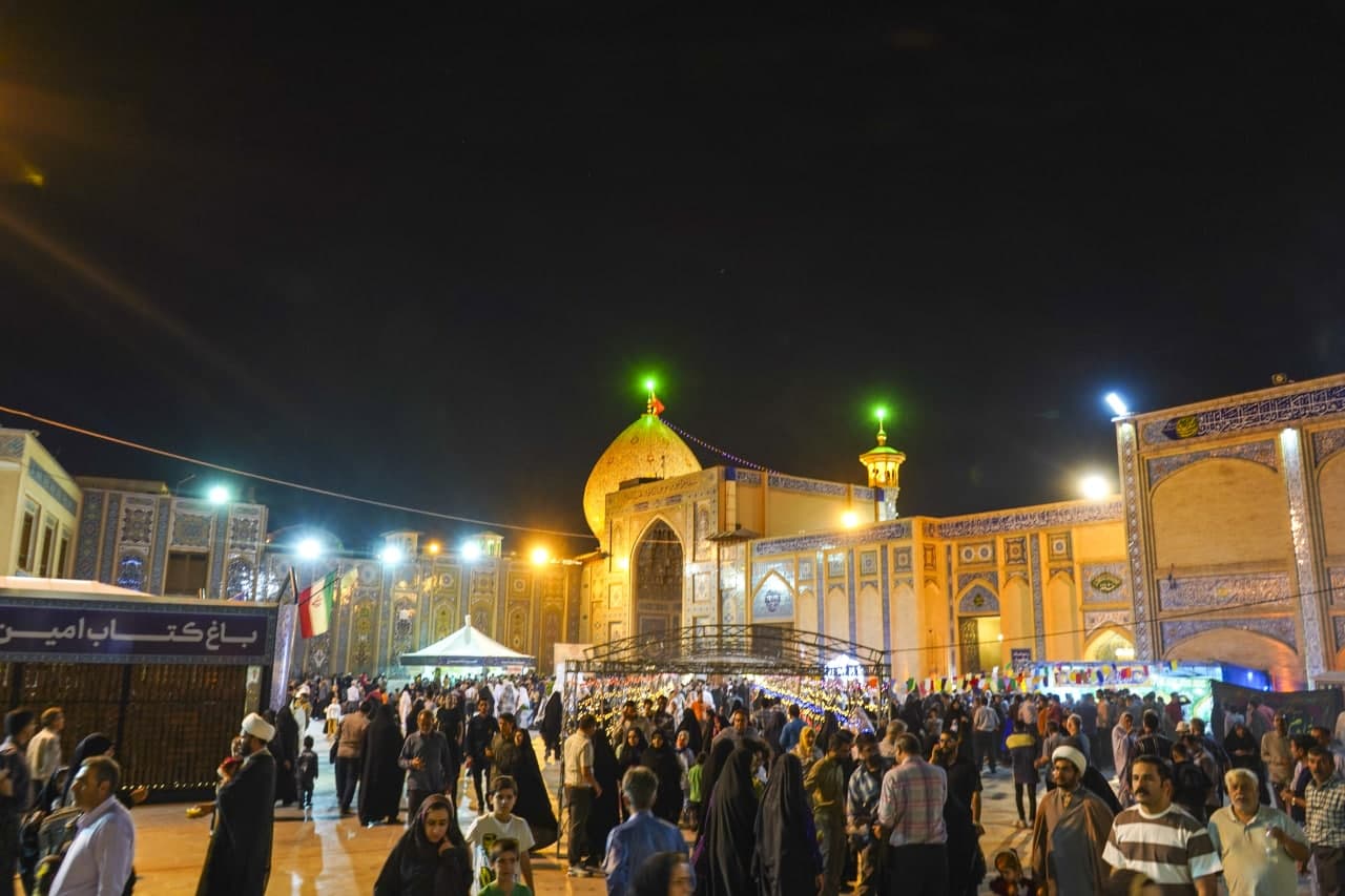 photo 2025 05 08 21 15 07 - تصاویر | شب میلاد امام رضا علیه‌السلام در حرم مطهر حضرت شاهچراغ علیه‌السلام
