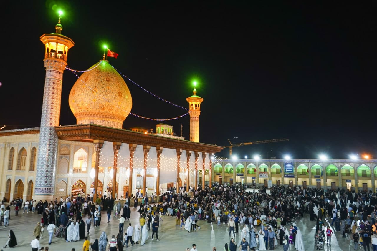 photo 2025 05 08 21 15 09 - تصاویر | شب میلاد امام رضا علیه‌السلام در حرم مطهر حضرت شاهچراغ علیه‌السلام
