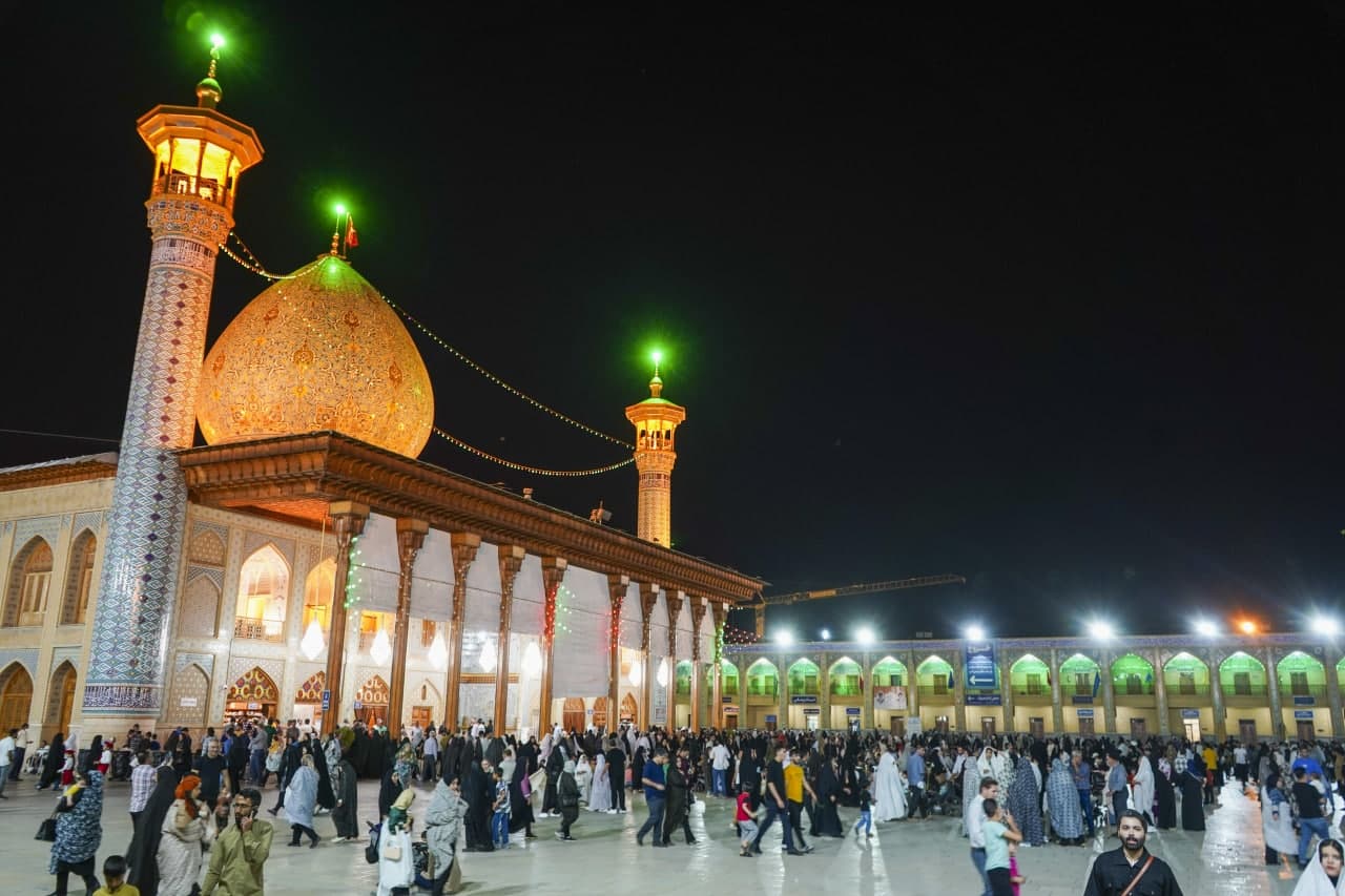 photo 2025 05 08 21 15 10 - تصاویر | شب میلاد امام رضا علیه‌السلام در حرم مطهر حضرت شاهچراغ علیه‌السلام