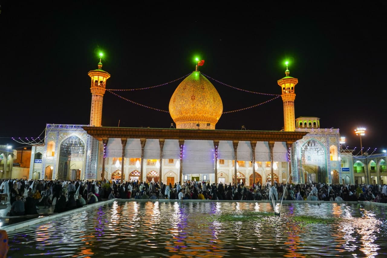 photo 2025 05 08 21 15 11 3 - تصاویر | شب میلاد امام رضا علیه‌السلام در حرم مطهر حضرت شاهچراغ علیه‌السلام