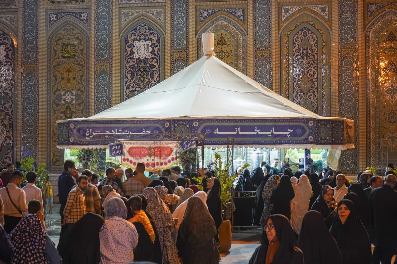 تصاویر | شب میلاد امام رضا علیهالسلام در حرم مطهر حضرت شاهچراغ علیهالسلام photo 2025 05 08 21 15 12 2 - تصاویر | شب میلاد امام رضا علیهالسلام در حرم مطهر حضرت شاهچراغ علیهالسلام