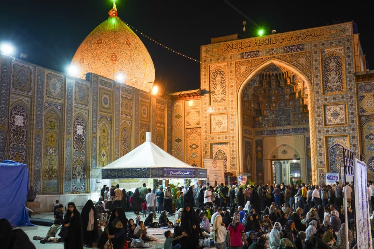 تصاویر | شب میلاد امام رضا علیهالسلام در حرم مطهر حضرت شاهچراغ علیهالسلام photo 2025 05 08 21 15 13 - تصاویر | شب میلاد امام رضا علیهالسلام در حرم مطهر حضرت شاهچراغ علیهالسلام