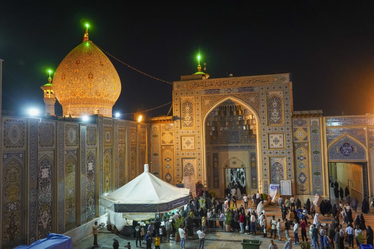 photo 2025 05 09 22 13 22 2 - تصاویر| جشن شام میلاد حضرت رضا علیه‌السلام در حرم مطهر حضرت شاهچراغ علیه‌السلام