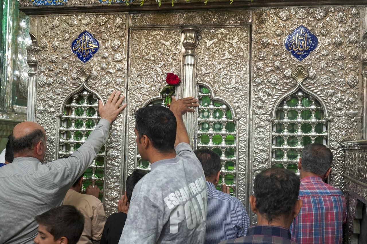 photo 2025 05 09 22 13 25 - تصاویر| جشن شام میلاد حضرت رضا علیه‌السلام در حرم مطهر حضرت شاهچراغ علیه‌السلام