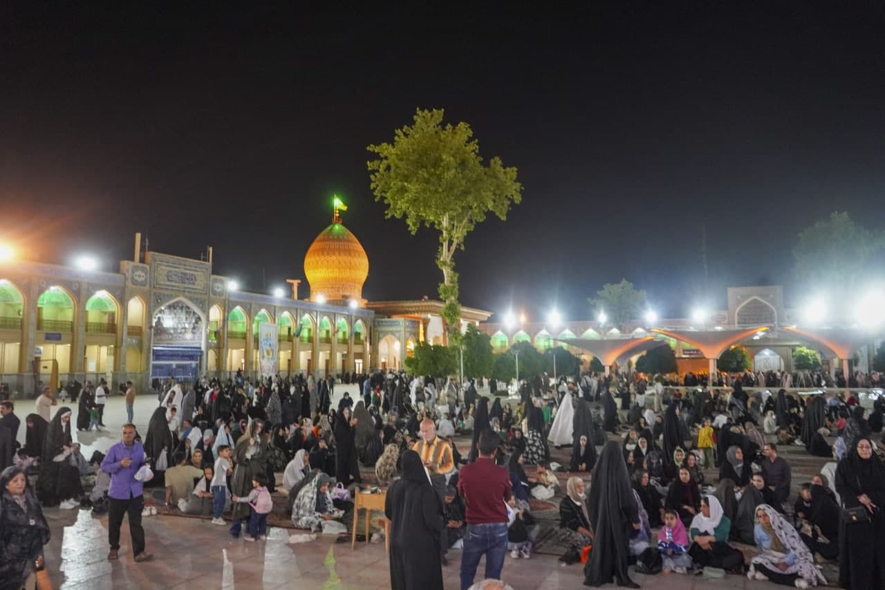 photo 2025 05 09 22 13 26 2 - تصاویر| جشن شام میلاد حضرت رضا علیه‌السلام در حرم مطهر حضرت شاهچراغ علیه‌السلام