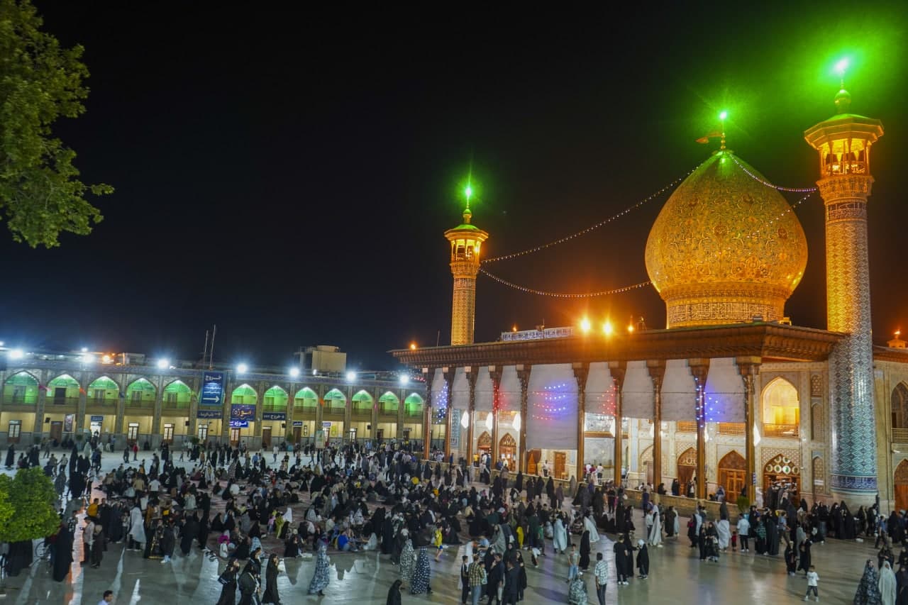 photo 2025 05 09 22 13 30 2 - تصاویر| جشن شام میلاد حضرت رضا علیه‌السلام در حرم مطهر حضرت شاهچراغ علیه‌السلام