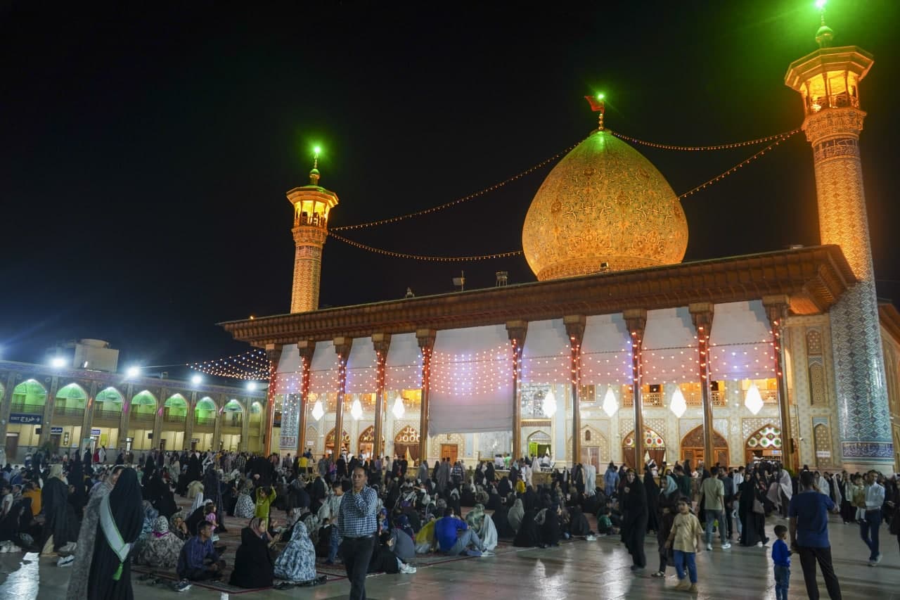 photo 2025 05 09 22 13 30 - تصاویر| جشن شام میلاد حضرت رضا علیه‌السلام در حرم مطهر حضرت شاهچراغ علیه‌السلام