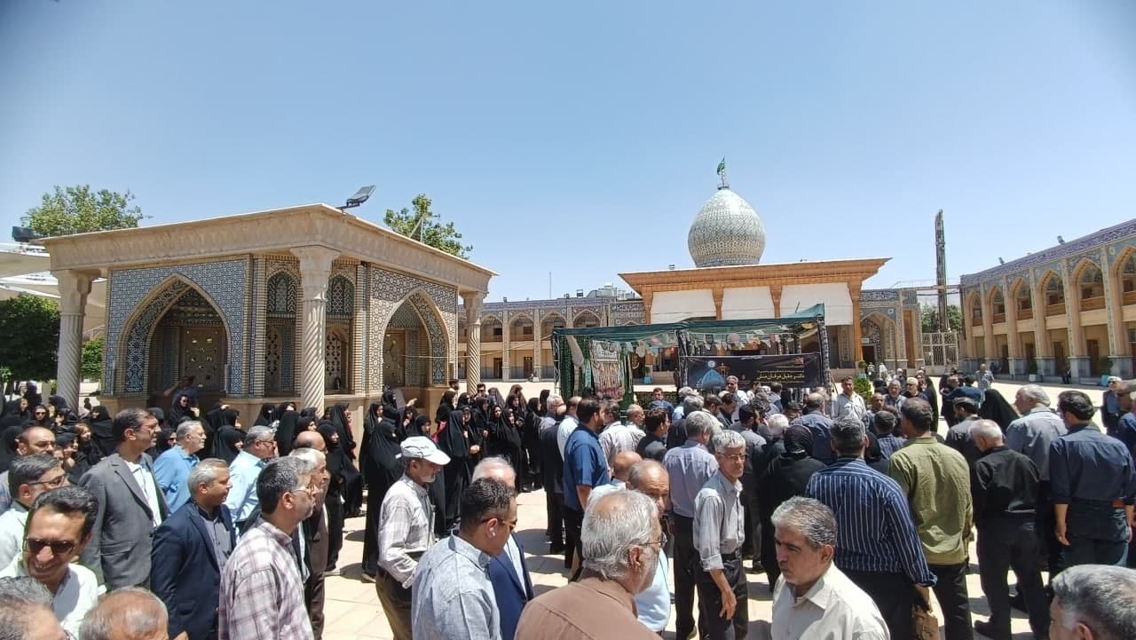 photo 2025 05 18 12 51 39 - تصاویر | مراسم تشییع و خاکسپاری دکتر جلیل عرفان‌ منش در حرم مطهر حضرت شاهچراغ علیه السلام