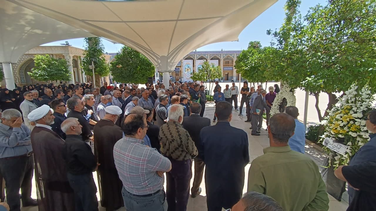 تصاویر | مراسم تشییع و خاکسپاری دکتر جلیل عرفان منش در حرم مطهر حضرت شاهچراغ علیه السلام photo 2025 05 18 12 51 47 - تصاویر | مراسم تشییع و خاکسپاری دکتر جلیل عرفان منش در حرم مطهر حضرت شاهچراغ علیه السلام