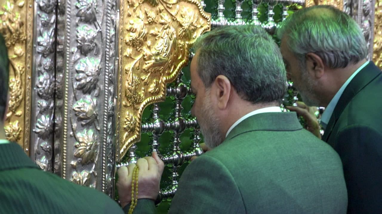 photo 2025 05 22 21 10 36 2 - زیارت دکتر سید عباس عراقچی وزیر امور خارجه ازحرم مطهر حضرت شاهچراغ علیه‌السلام