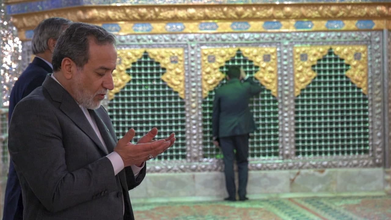 photo 2025 05 22 21 10 37 2 - زیارت دکتر سید عباس عراقچی وزیر امور خارجه ازحرم مطهر حضرت شاهچراغ علیه‌السلام