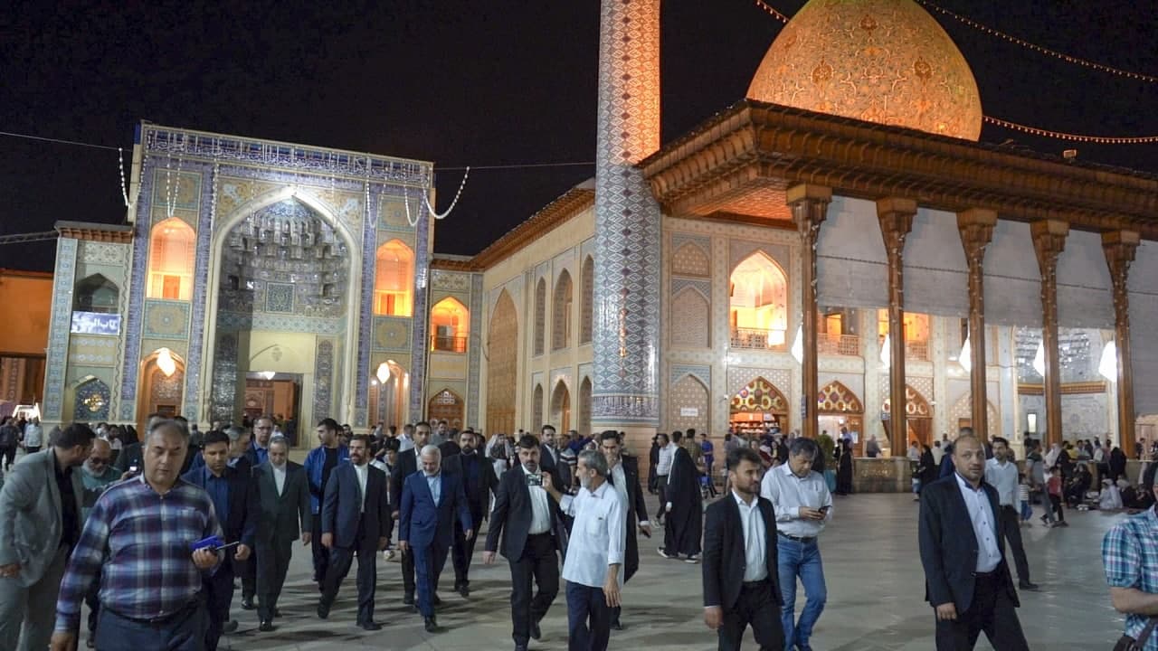 photo 2025 05 22 21 10 38 - زیارت دکتر سید عباس عراقچی وزیر امور خارجه ازحرم مطهر حضرت شاهچراغ علیه‌السلام
