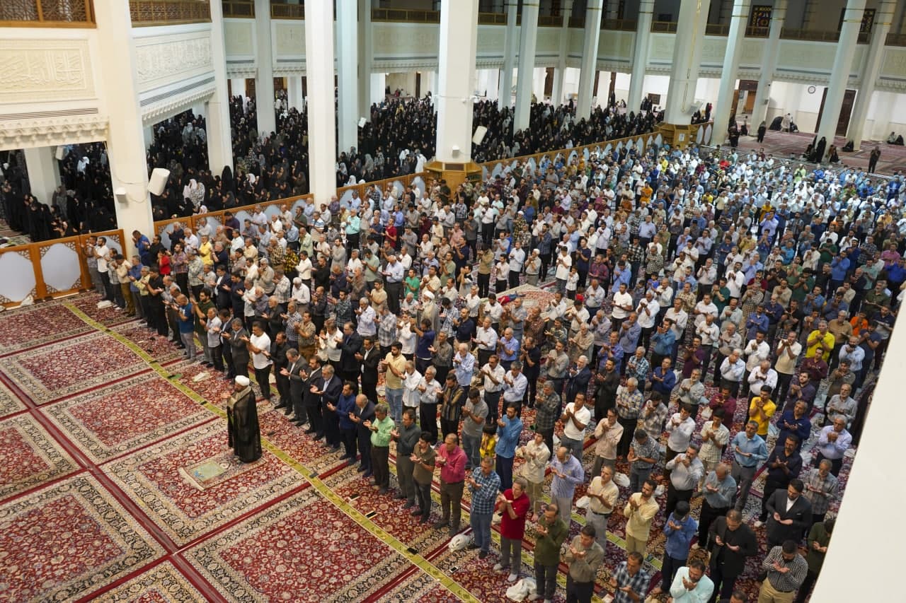 زیارت دکتر سید عباس عراقچی وزیر امور خارجه ازحرم مطهر حضرت شاهچراغ علیهالسلام photo 2025 05 22 21 10 40 2 - زیارت دکتر سید عباس عراقچی وزیر امور خارجه ازحرم مطهر حضرت شاهچراغ علیهالسلام