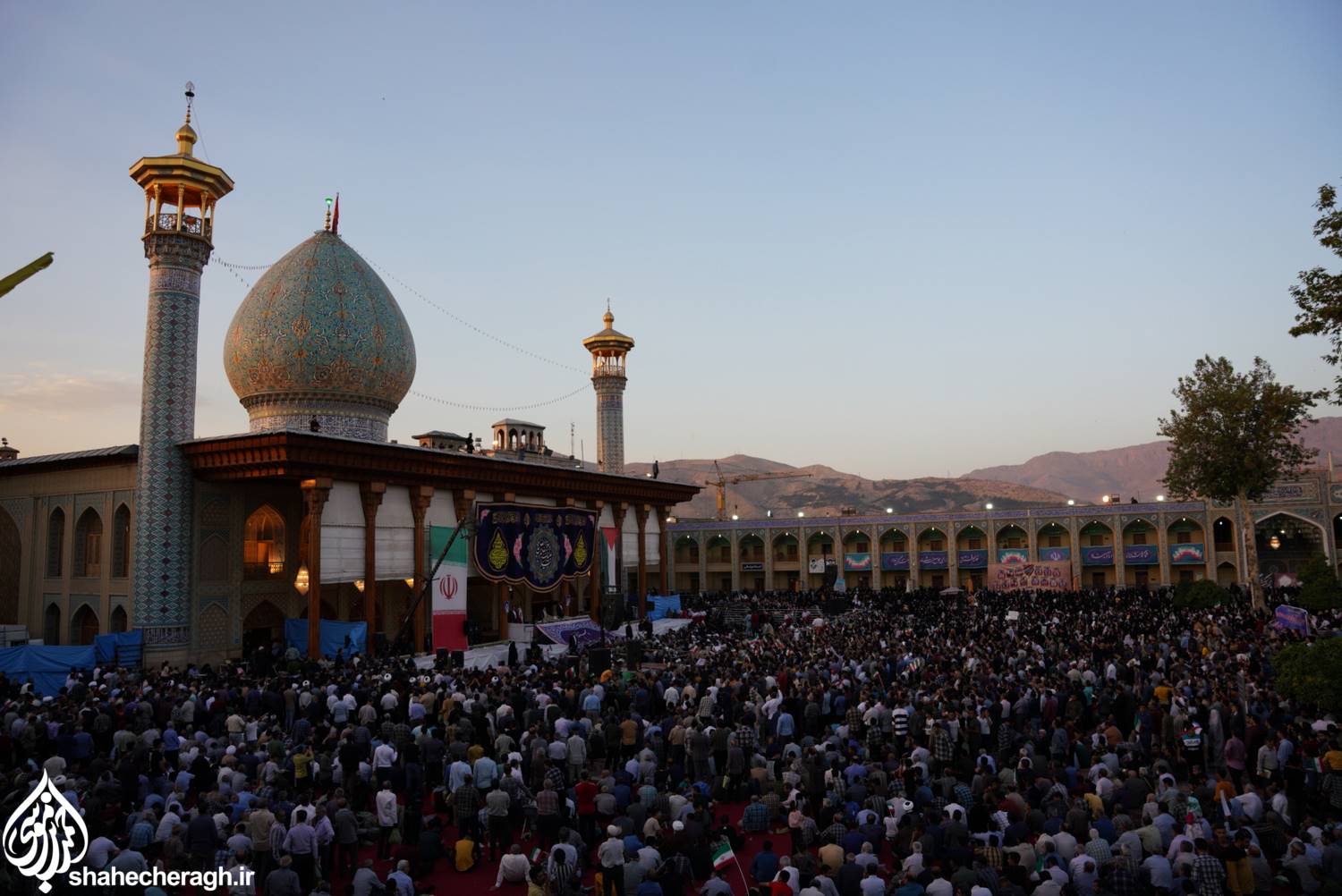 pic2176204 1 - تصاویر | حضور شهید آیت‌الله رئیسی در حرم مطهر حضرت شاهچراغ علیه‌السلام
