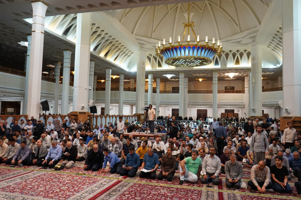 photo 2025 06 04 21 15 29 2 - بزرگداشت شهدای قیام خونین ۱۵ خرداد و چهلم حادثه بندر شهید رجایی در حرم مطهر شاهچراغ علیه السلام