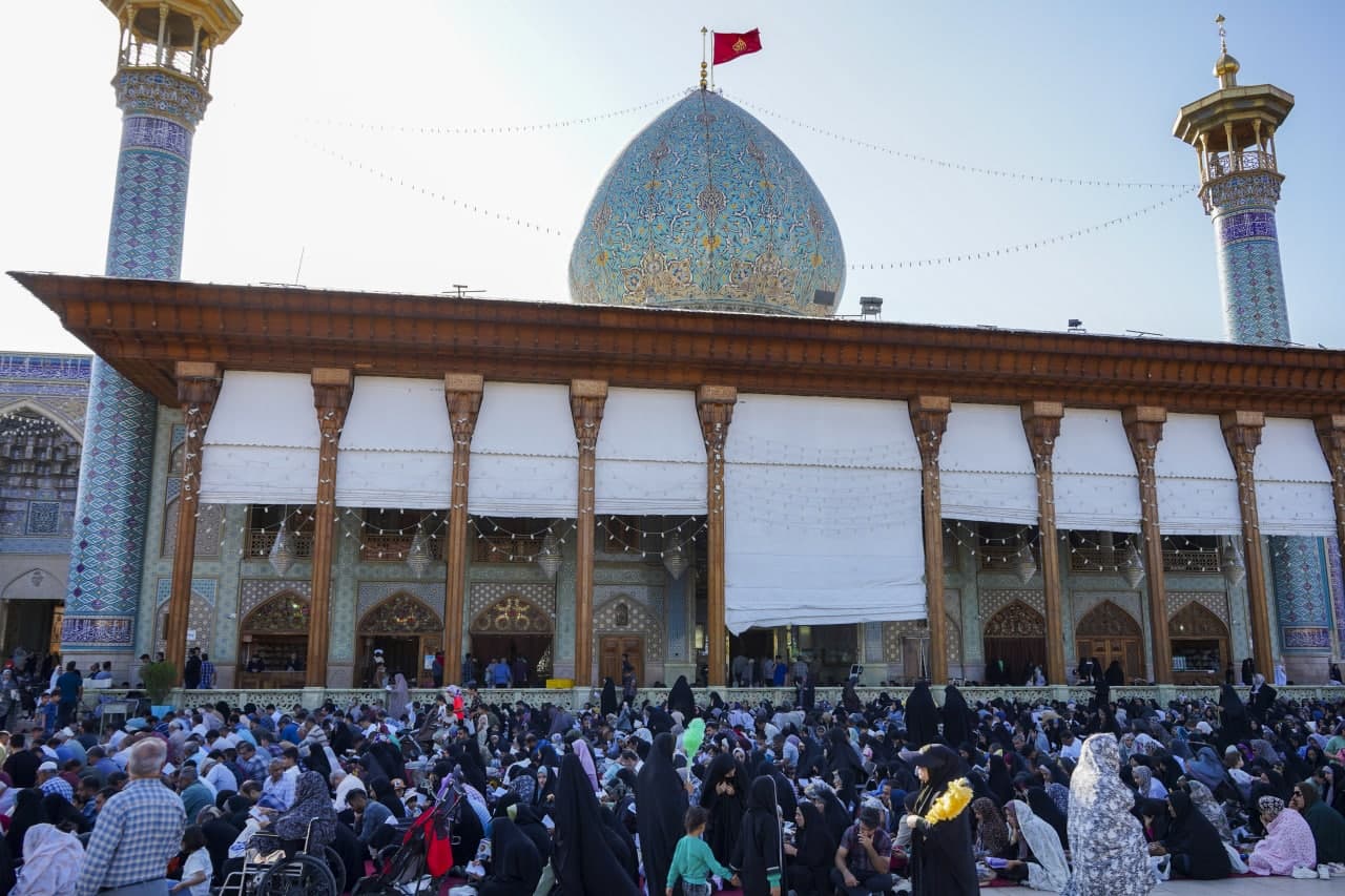 photo 2025 06 05 17 36 45 - زمزمه‌های دعای عرفه در حرم مطهر حضرت شاهچراغ علیه‌السلام