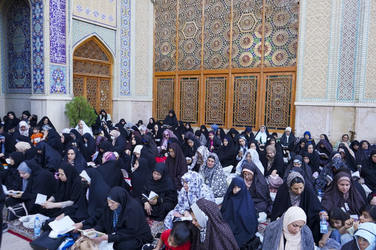photo 2025 06 05 17 37 00 2 - زمزمه‌های دعای عرفه در حرم مطهر حضرت شاهچراغ علیه‌السلام