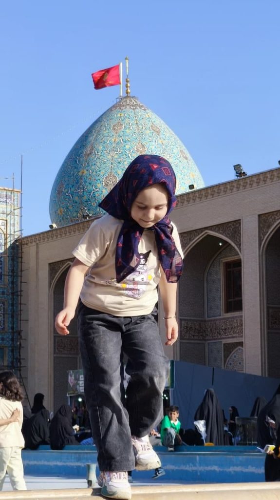 photo 2025 06 05 22 45 13 575x1024 - کودکانه‌ترین زمزمه‌های عرفه در حرم مطهر حضرت شاهچراغ علیه‌السلام