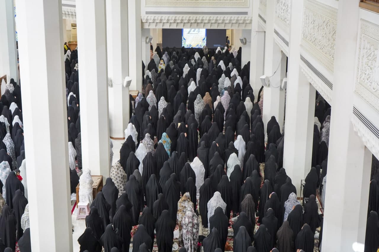 photo 2025 06 06 08 00 11 2 - نماز باشکوه عید سعید قربان در حرم مطهر حضرت شاهچراغ علیه‌السلام