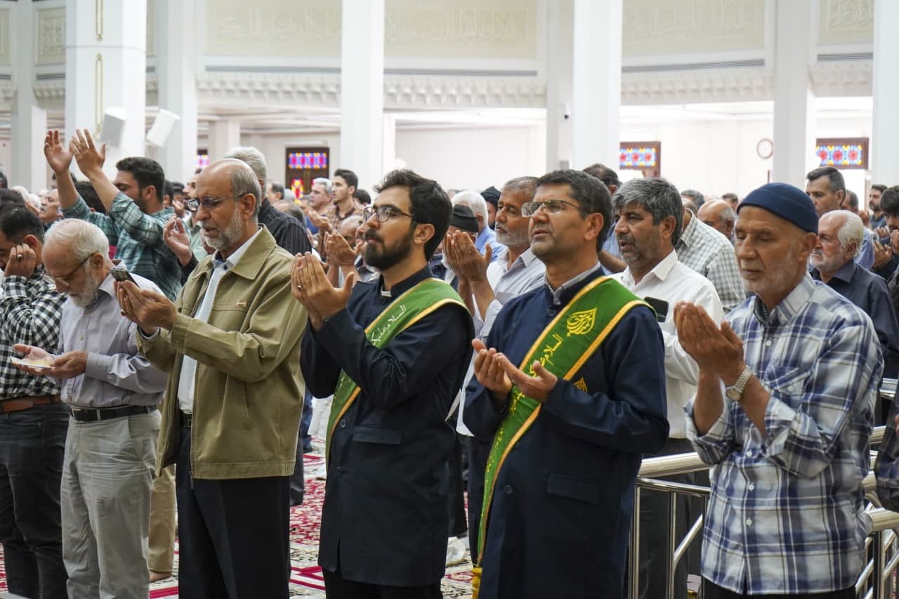 photo 2025 06 06 08 00 15 - نماز باشکوه عید سعید قربان در حرم مطهر حضرت شاهچراغ علیه‌السلام