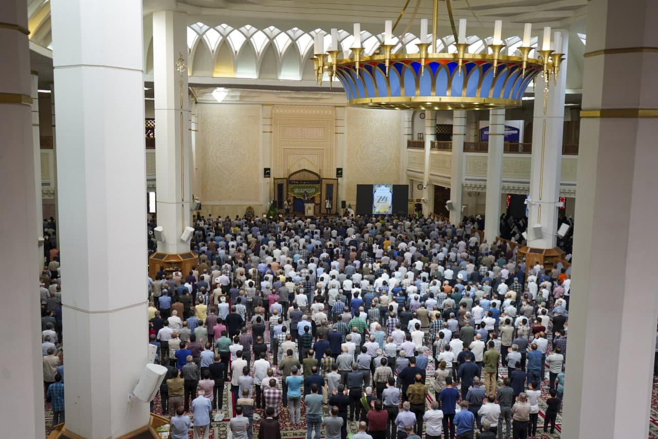 photo 2025 06 06 08 00 29 2 - نماز باشکوه عید سعید قربان در حرم مطهر حضرت شاهچراغ علیه‌السلام