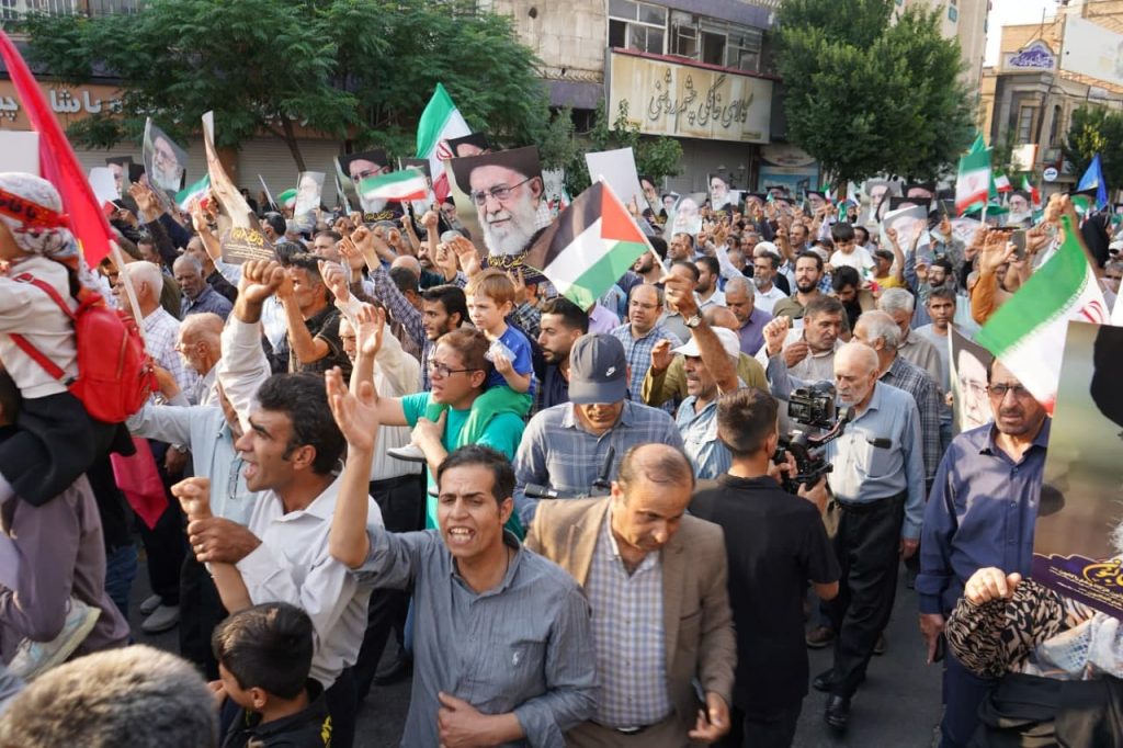 راهپیمایی مردمی غدیر با شعار «ایران؛ ذوالفقار علی علیه السلام» photo 2025 06 14 20 15 23 1024x682 - راهپیمایی مردمی غدیر با شعار «ایران؛ ذوالفقار علی علیه السلام»