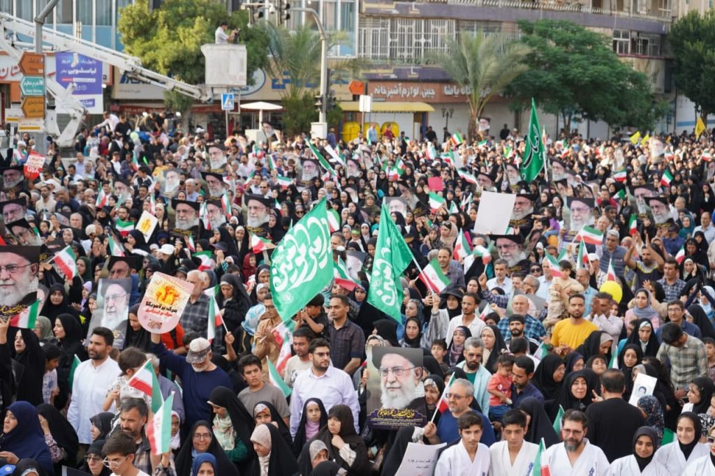 راهپیمایی مردمی غدیر با شعار «ایران؛ ذوالفقار علی علیه السلام» photo 2025 06 14 20 15 23 2 1024x682 - راهپیمایی مردمی غدیر با شعار «ایران؛ ذوالفقار علی علیه السلام»