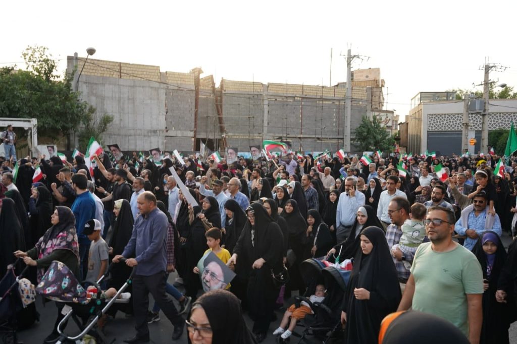 photo 2025 06 14 20 15 26 2 1024x682 - راهپیمایی مردمی غدیر با شعار «ایران؛ ذوالفقار علی علیه السلام»