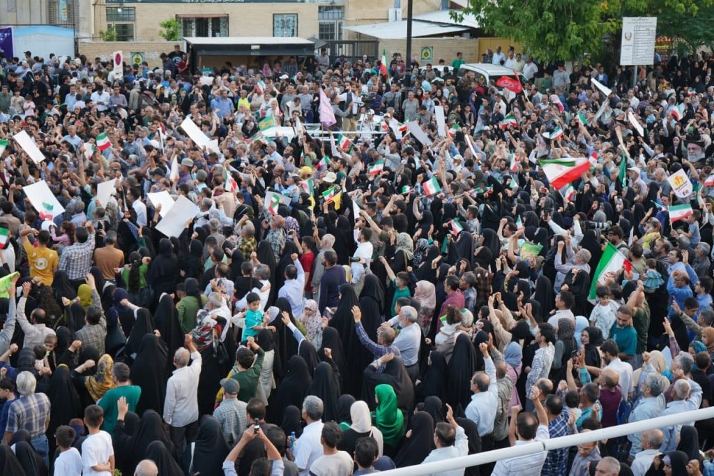 photo 2025 06 14 20 15 30 1024x682 - راهپیمایی مردمی غدیر با شعار «ایران؛ ذوالفقار علی علیه السلام»