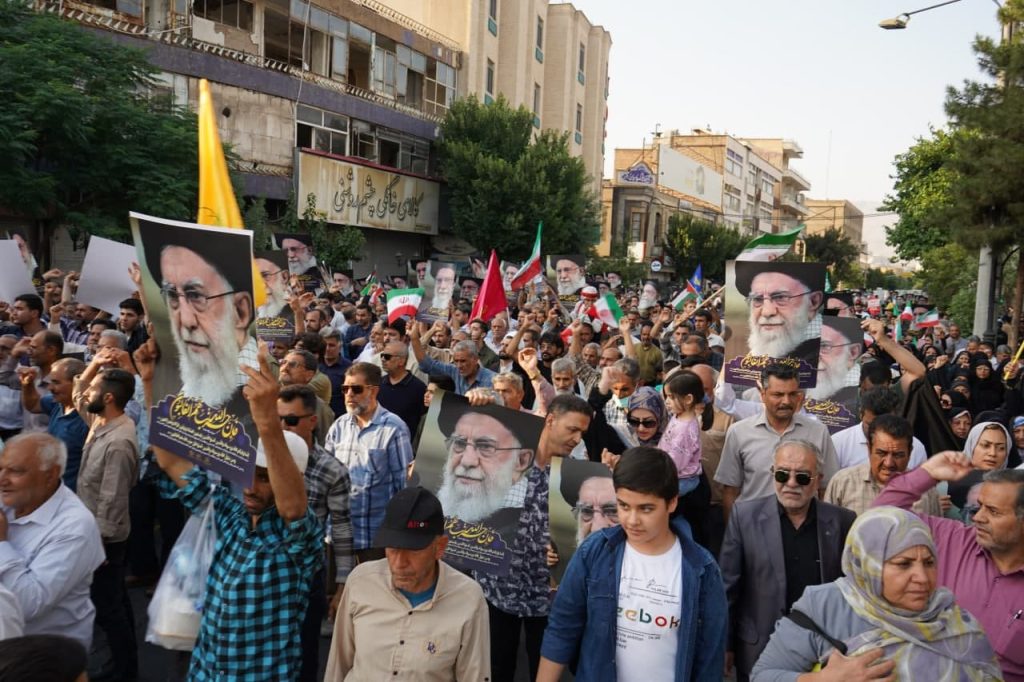 photo 2025 06 14 20 15 31 2 1024x682 - راهپیمایی مردمی غدیر با شعار «ایران؛ ذوالفقار علی علیه السلام»