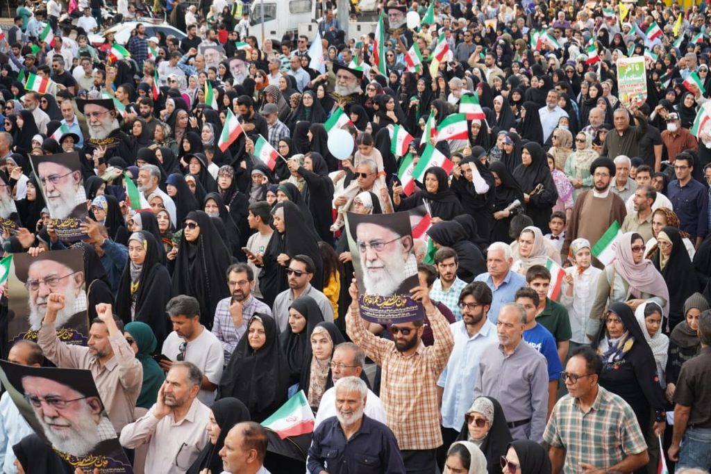 photo 2025 06 14 20 15 33 2 1024x682 - راهپیمایی مردمی غدیر با شعار «ایران؛ ذوالفقار علی علیه السلام»