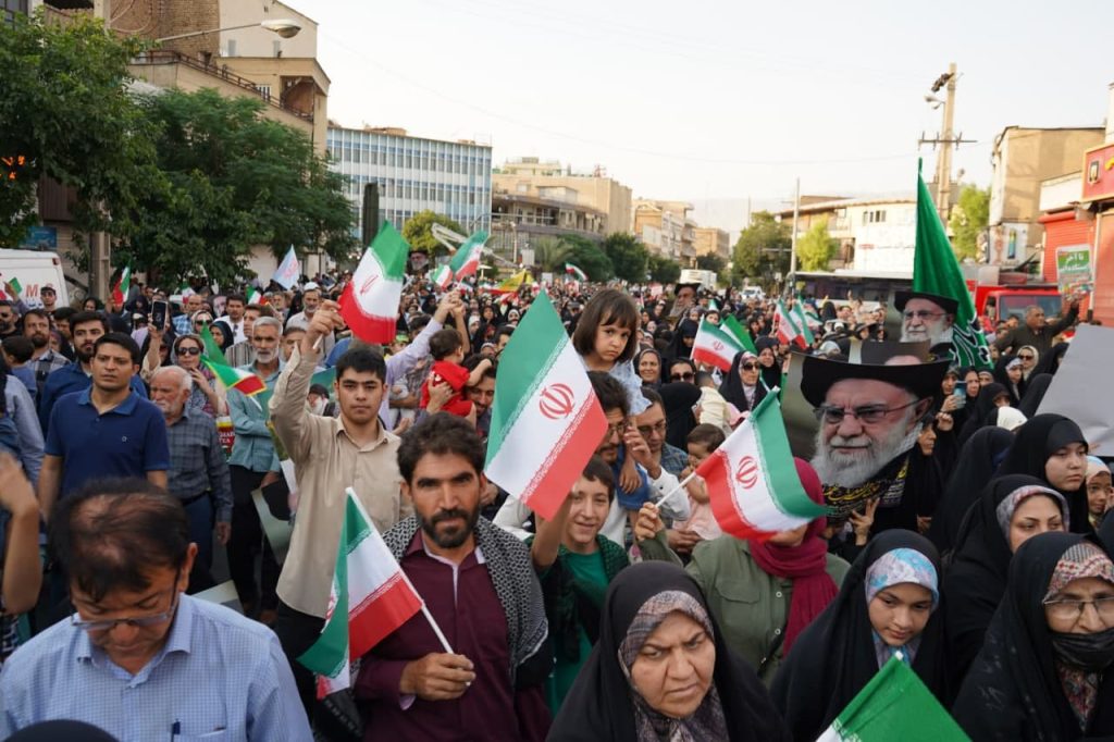 photo 2025 06 14 20 15 33 4 1024x682 - راهپیمایی مردمی غدیر با شعار «ایران؛ ذوالفقار علی علیه السلام»