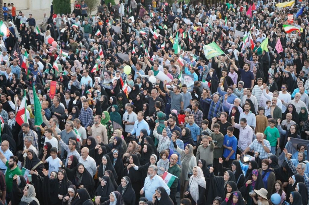 photo 2025 06 14 20 15 35 3 1024x682 - راهپیمایی مردمی غدیر با شعار «ایران؛ ذوالفقار علی علیه السلام»