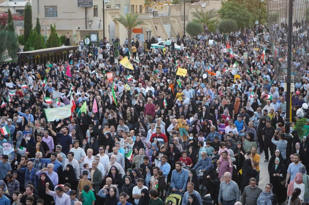 photo 2025 06 14 20 15 35 4 1024x682 - راهپیمایی مردمی غدیر با شعار «ایران؛ ذوالفقار علی علیه السلام»
