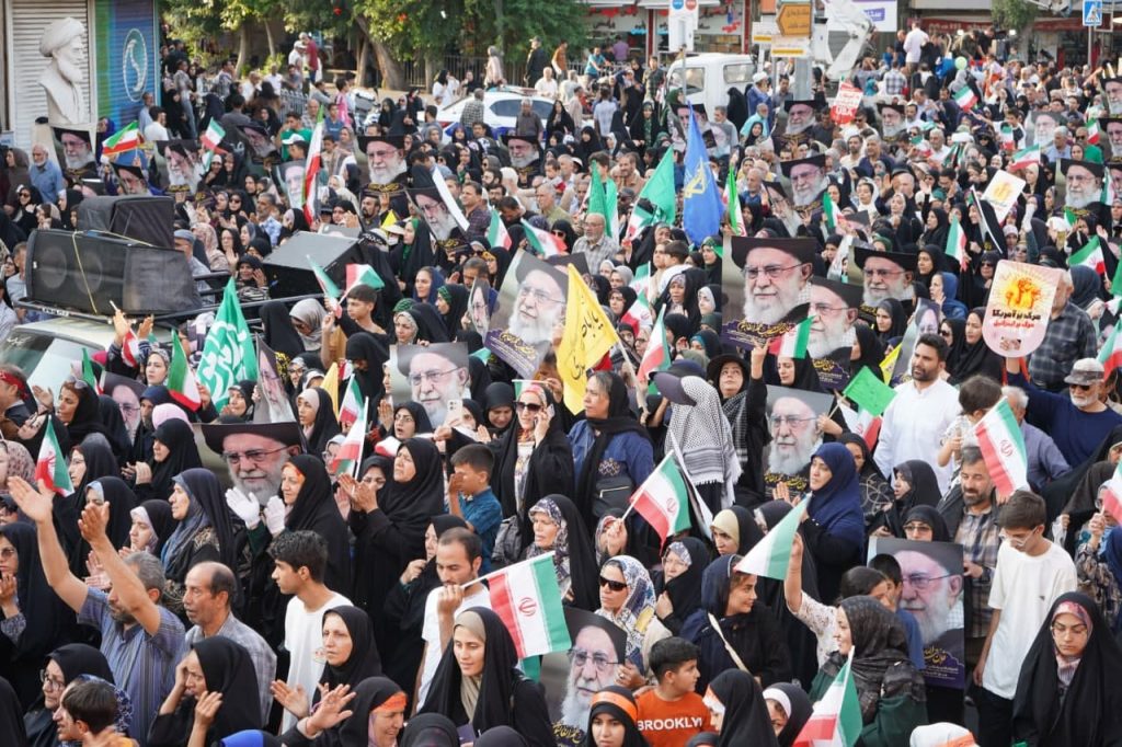 photo 2025 06 14 20 15 37 3 1024x682 - راهپیمایی مردمی غدیر با شعار «ایران؛ ذوالفقار علی علیه السلام»